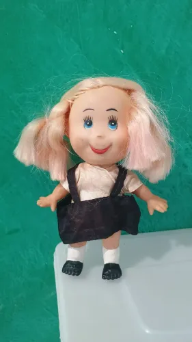 Boneca antiga de vinil 