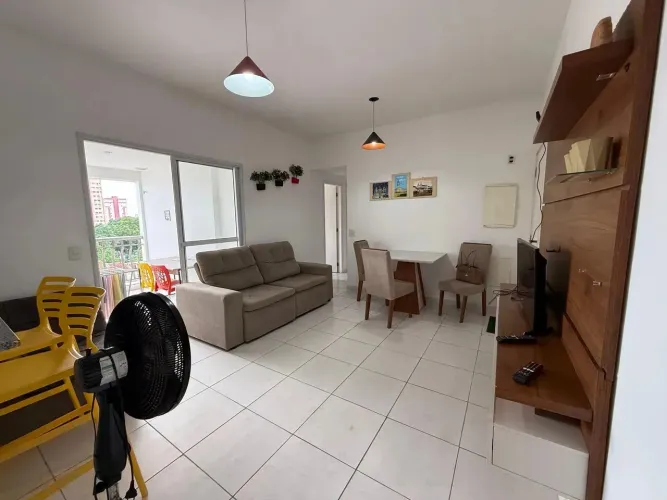 Vendo Apto no Ed. Mistral mobiliado, c/ 2 quartos, sendo 1 suíte, sala de estar/jantar, co