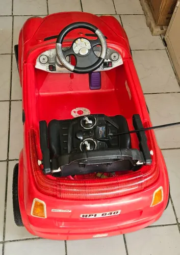 Carrinhos elétricos.