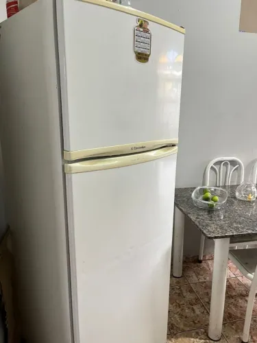 Geladeira degelo seco ótima 