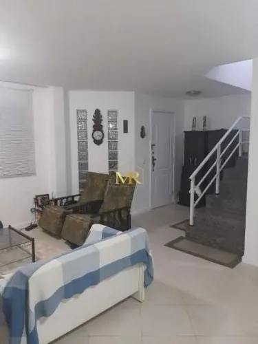 Casa Duplex à Venda - 3 Dormitórios (1 Suíte) - Pechincha - 100 m² com Churrasqueira, Pisc