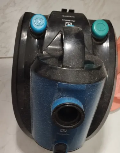 Dois aspiradores Electrolux - com defeito