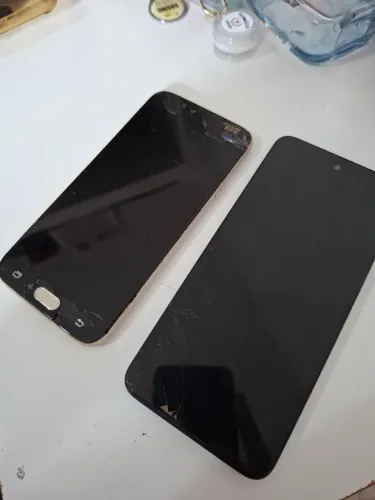 J7 Prime e Moto G53 com defeitos