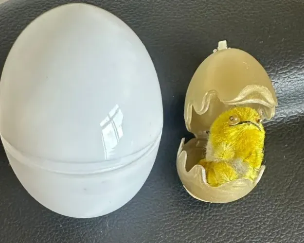 CHAVEIRO MINI DINOSSAURO COM OVO