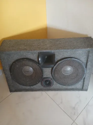 Caixote de som para carro 