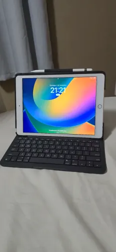 iPad 7 Geração 32 GB com 2 Capas, Apple Pensil e Teclado Slim Folio