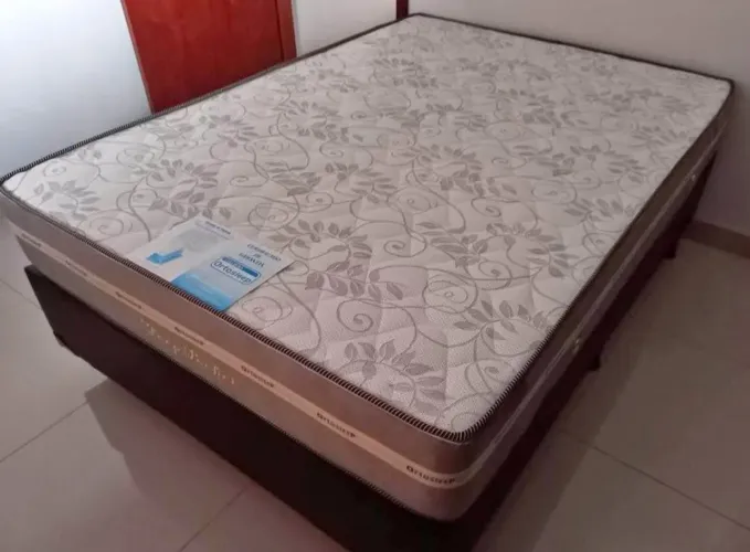 Cama casal com colchão molas pokt ensacadas 