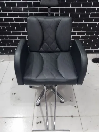 Vende-se uma cadeira para salão de beleza número 689997671