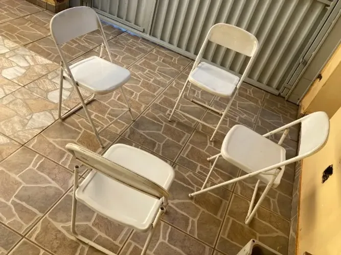 Cadeiras em Aço dobrável para bar - usadas - cor branca