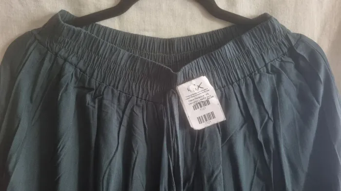 Calça Pantalona Lisa em Viscolinho