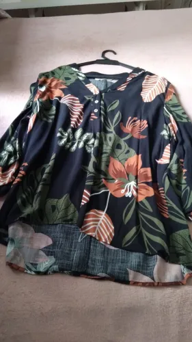 Blusa floral com manga