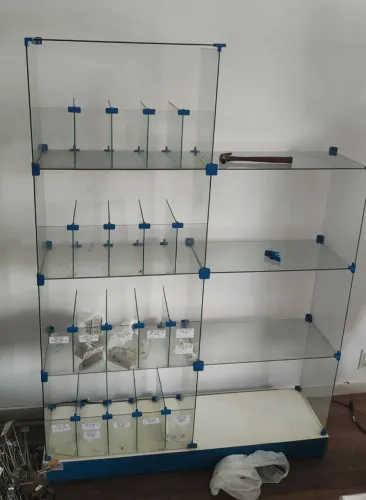 Kit com 2 balcões para loja.