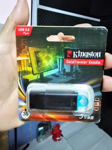 Pen Drive Kingston,64 GB.