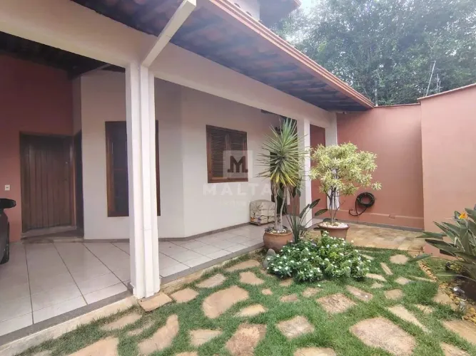 Casa com 4 quartos sendo 2 suítes, 3 vagas de garagem a venda bairro Tirol/Belo Horizonte!