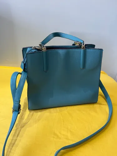 Bolsa média na cor azul