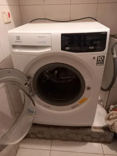 Máquina de Lavar Electrolux 11kg PremiumCare (LFE11) 220V