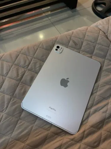 Apple Ipad Pro M4 11"Pol. 256GB Wifi completona caixa com garantia ate junho 2025