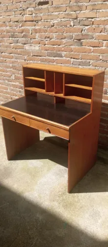 Escrivaninha em madeira