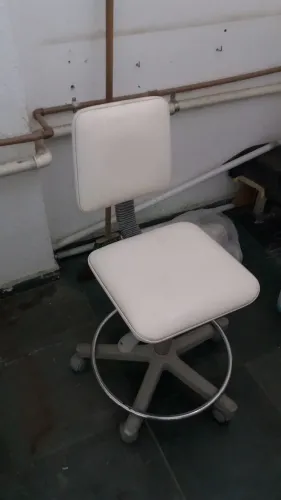 Cadeira de dentista hidráulica.
