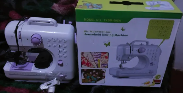 Mini Máquina de Costura Multifuncional Doméstica
