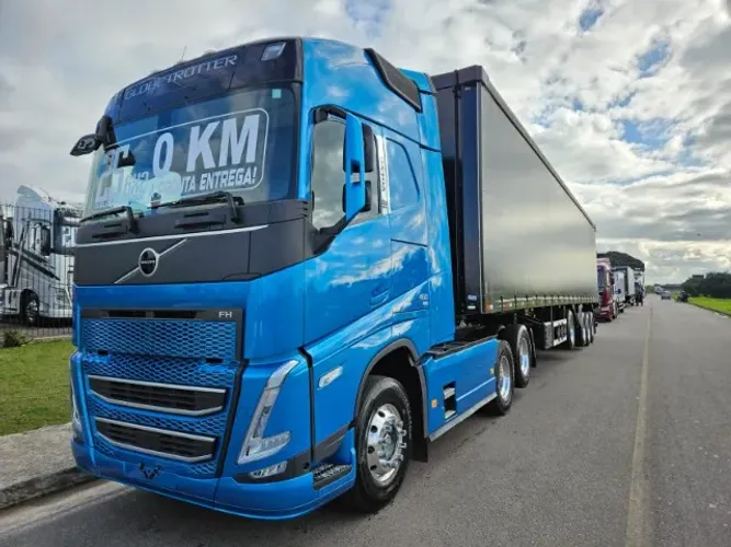 Volvo FH 460 6x2 Globetrotter Ano 25 0km com geladeira+ Sider 4 Eixo Librelato Ano 25 30pl
