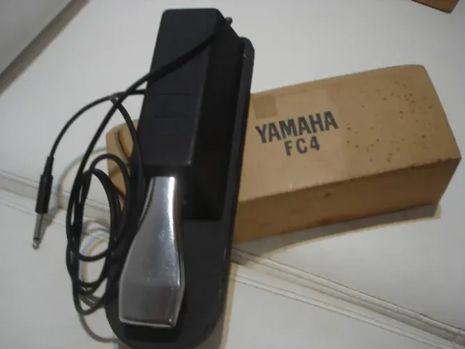 Pedal de Sustain YAMAHA FC4 tipo piano