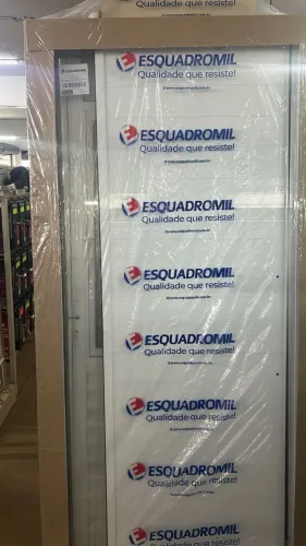 Porta Alumínio Branca com Vidro Lateral 1 metro avista R$1.999,90