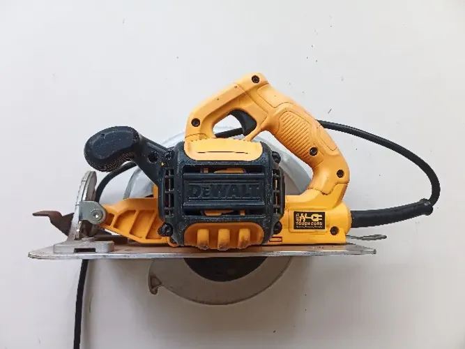 Serra Circular Dewalt 1800W