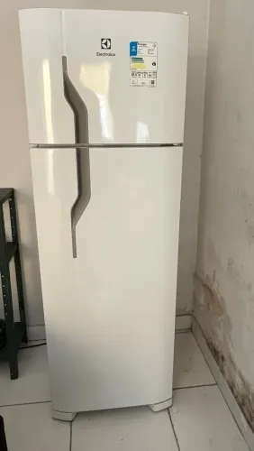 Geladeira Eletrolux 260l