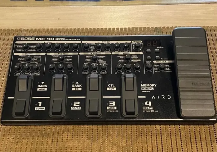 Pedaleira boss ME-90