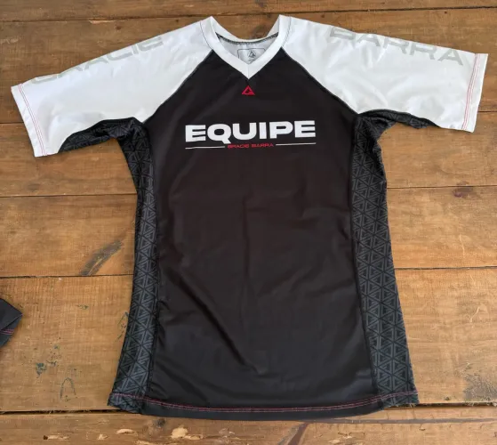 RASHGUARD FEMININA GRACIE BARRA ORIGINAL - USADA APENAS 2 VEZES!