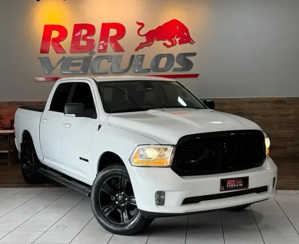 Ram Classic Laramie Night Edition 5.7 V8 16V Gasolina 4X4 Aut. 2023