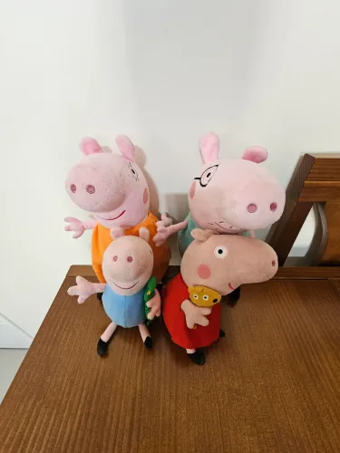 Pelucia Família Peppa Pig