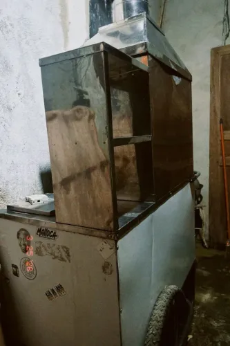 Carrinho de churrasco com churrasqueira integrado 