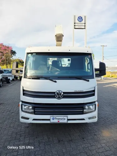 Caminhão VW 11.180 com Cesto Aéreo 13m (20/21) - Revisado e Com Garantia