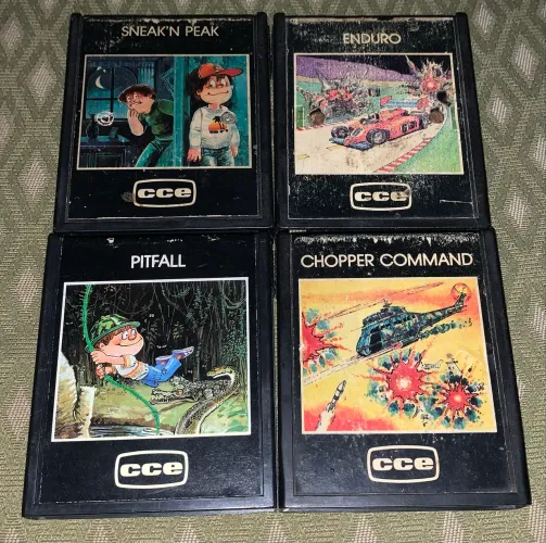 4 Cartuchos de Atari CCE Enduro Chopper Command Pitfall e SneK?n Peak