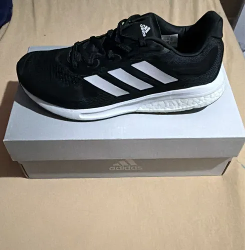 Tênis adidas