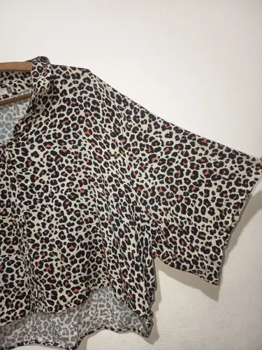 cropped camisa oncinha g