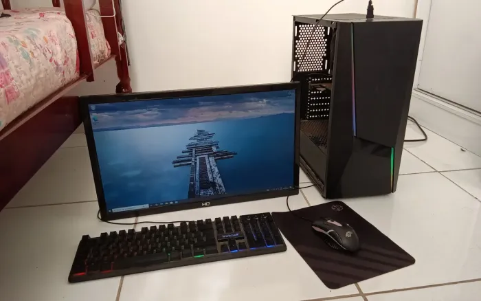 PC World Completo: Processador Intel i5,  8GB RAM, Placa GT 710,  Monitor HQ (LER ANÚNCIO)