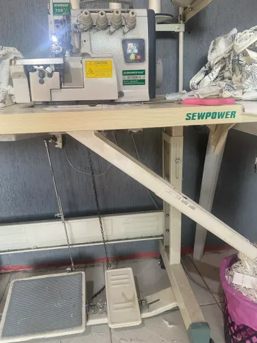 Máquina de costura overloque 5 fios industrial