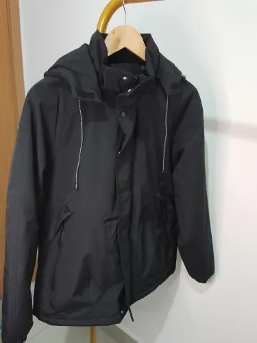 Jaqueta Masculina Impermeável Preta com Capuz Removível