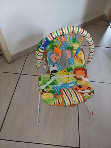 Cadeira de descanso bebê/ Cadeira de balanço bebê toca música e vibra