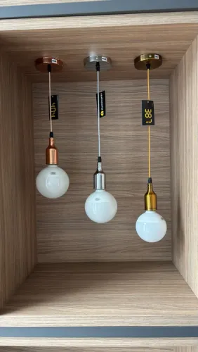 Pendente decorativo retrô com lâmpada 