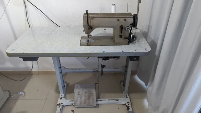 Máquina de costura semi industrial Singer Reta e Zig Zag usada A RETIRAR NO LOCAL