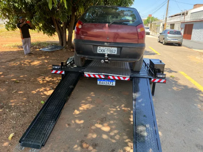 Carreta prancha para rebocar carros 