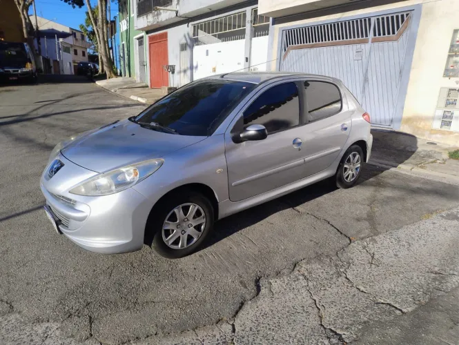 Peugeot 207 XR 1.4 Flex 8V 5P 2012