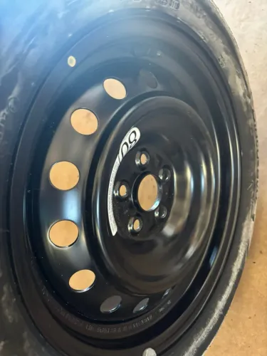 Roda com pneu aro 16 do Toyota Corolla original nunca usado!