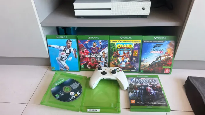 Xboxone + 6 jogos + 2 controles