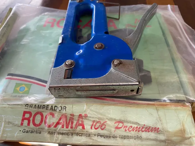 Grampeador ROCAMA 106 PREMIUM ( ACOMPANHA GRAMPOS )