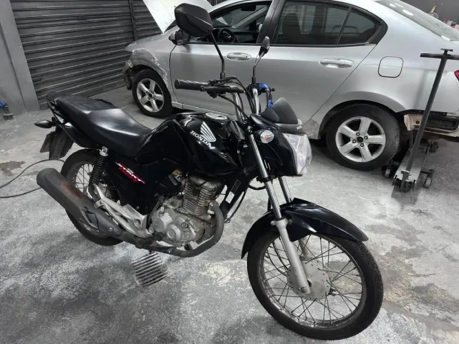 Moto super nova e bem cuidada